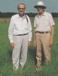 Sr. Geraldo Costal e Dr. Glen W. Burton Sr. Geraldo Costal e Dr. Glen W. Burton